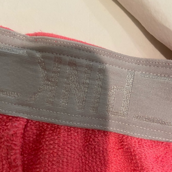 VS pink shorts - Picture 2 of 4